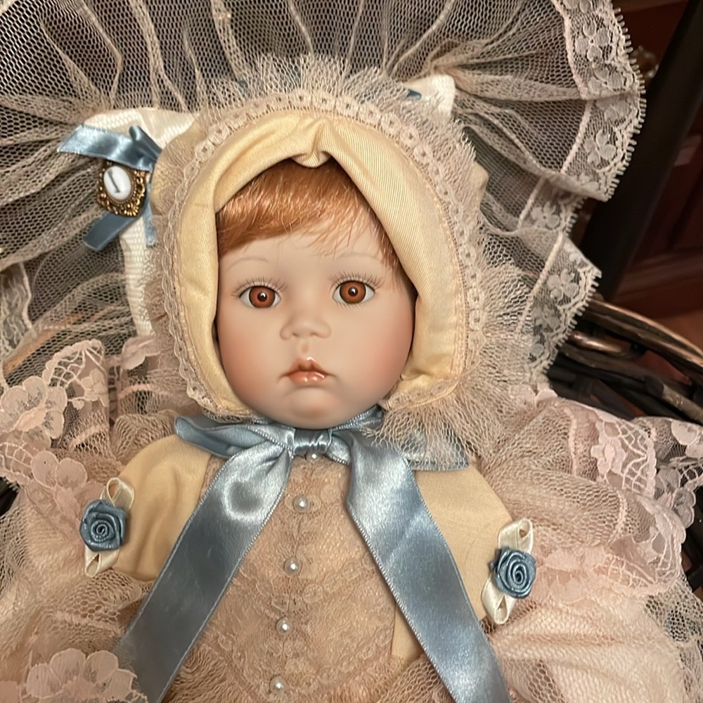 Victorian Ecru Organdy Lace Christening Doll in Basket with Lace Pillow and cap
